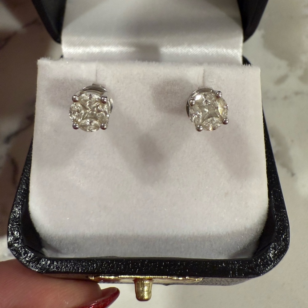 Ring Concierge 14k White Gold Round Illusion Diamond Studs